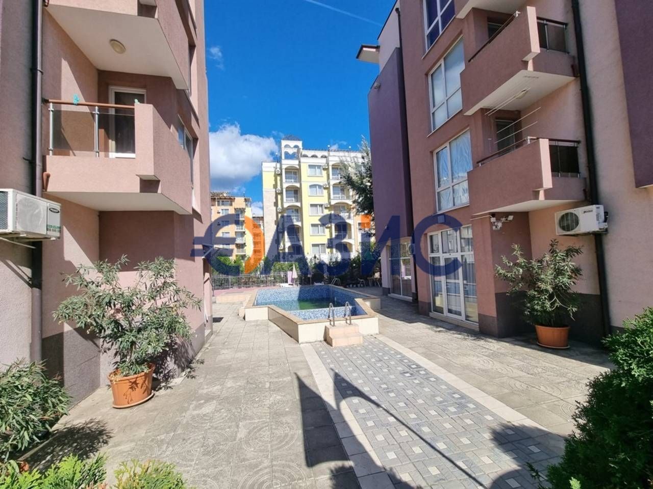 Продава се Едностаен апартамент в к.к. Слънчев бряг - 35 кв.м за 1886 €/кв.м - Снимка #13