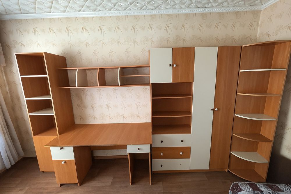 Продам стенку Срочно  за 10.000