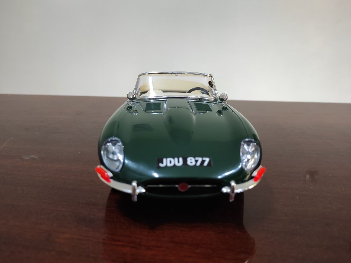 Machetă 1:18 Jaguar E Type Cabriolet.