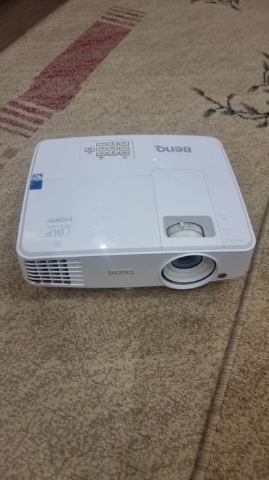 Продам Проектор в хорошем состояние