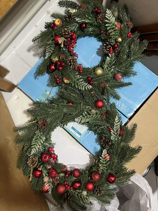 Новогоднее украшение стола и двери