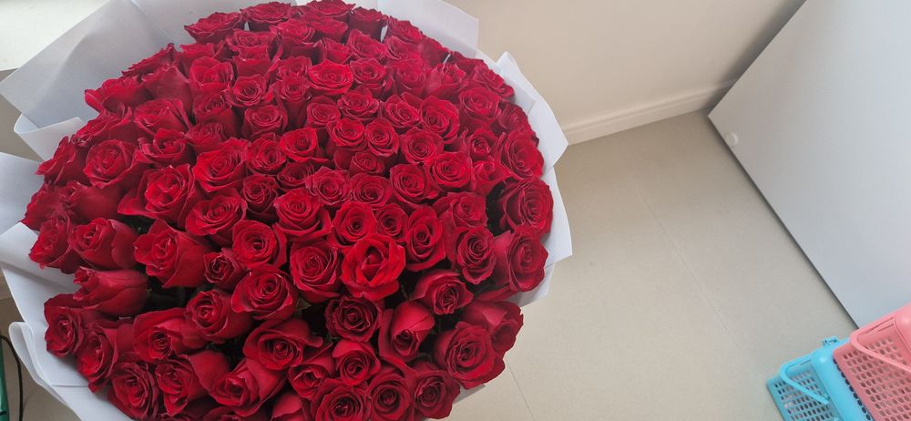 Шикарные метровые  розы! 101 шт. Отдаю очень дешево)