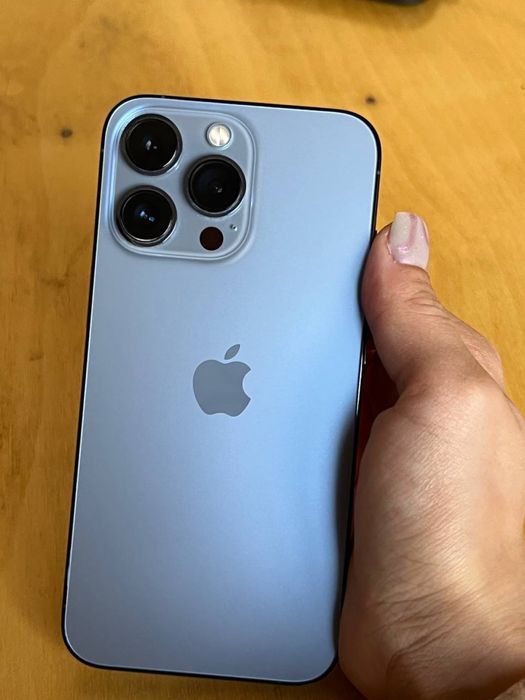 Iphone 13 pro quti va zaryadkasi bilan.