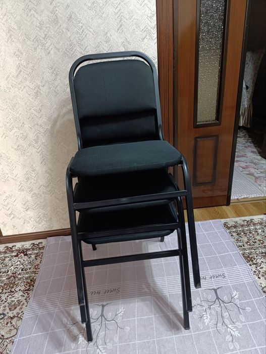 Продаётся 10 металических стульчики в идеальном состояние