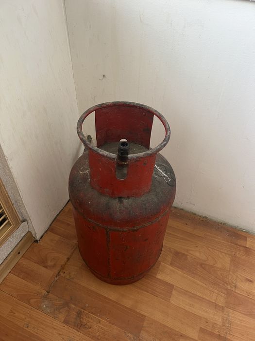 Продаю газовый баллон в рабочем состоянии. Самовывоз с Мустафина 13