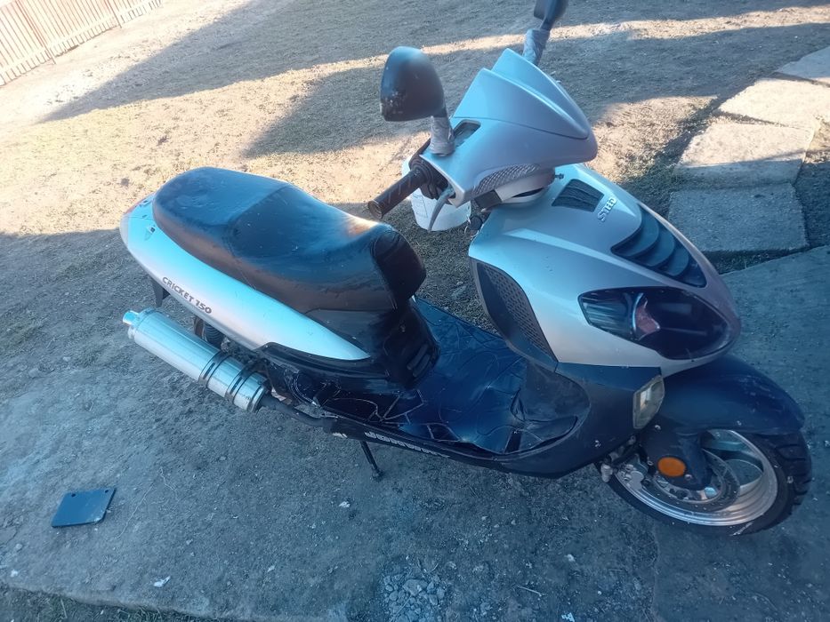 Vând scuter de 150