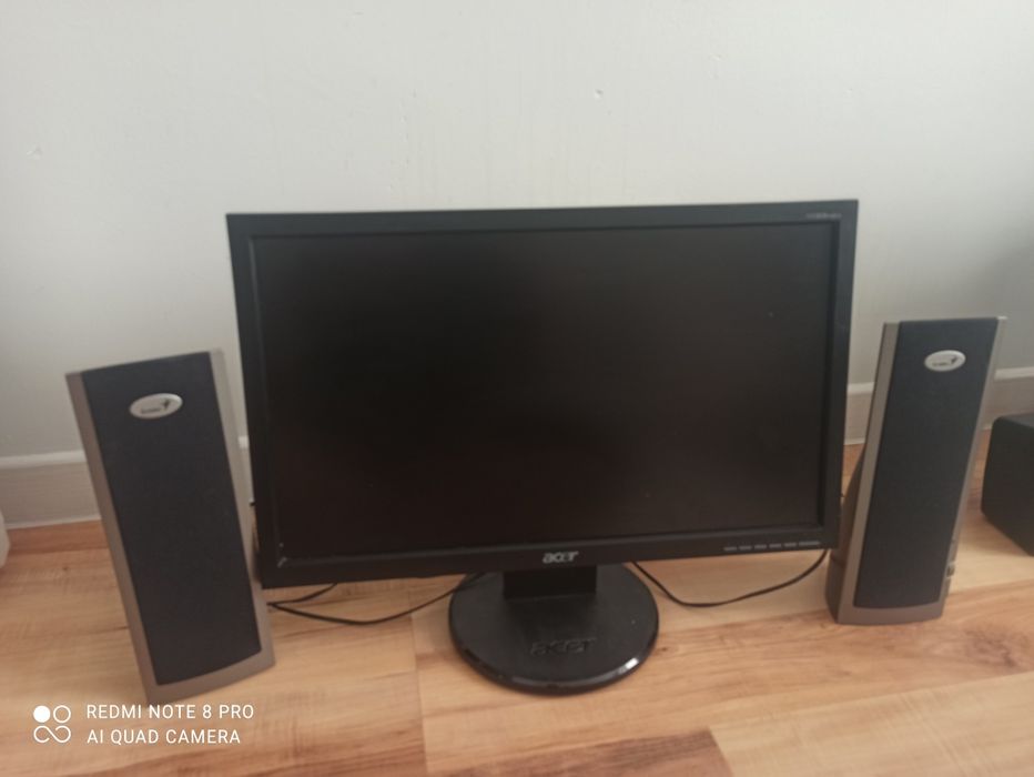 Продаю монитор acer и рядом колонка