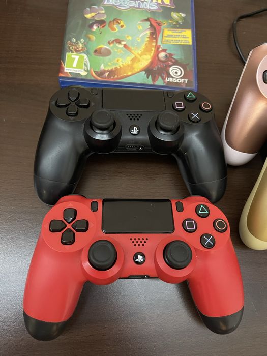 Playstation 4 / PS4 + 4 controllere + 1 joc