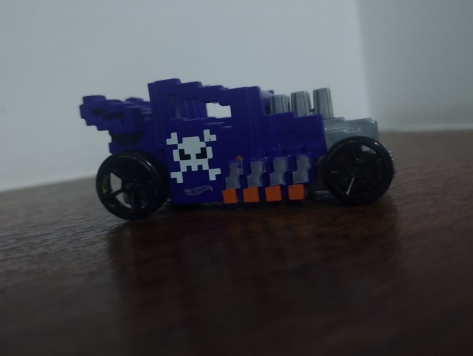 Hot wheels pixel  snaker новый