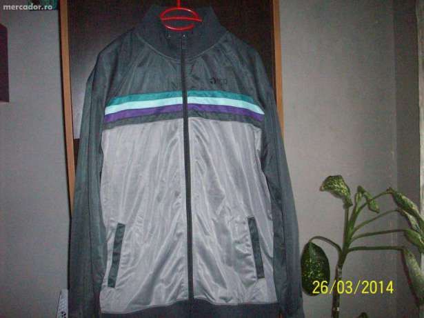 Vand bluza sport originala, produs de calitate, import Germania,noua.