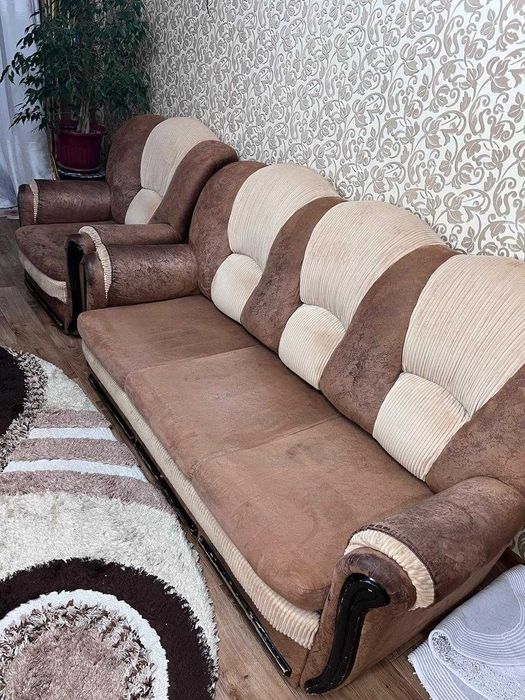 Срочно продается диван с двумя креслами