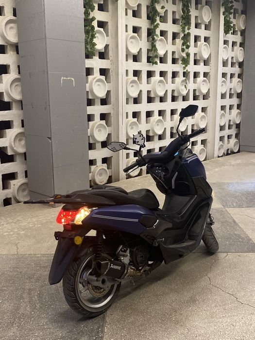 Продается скутер N Max в хорошем состоянии с допами