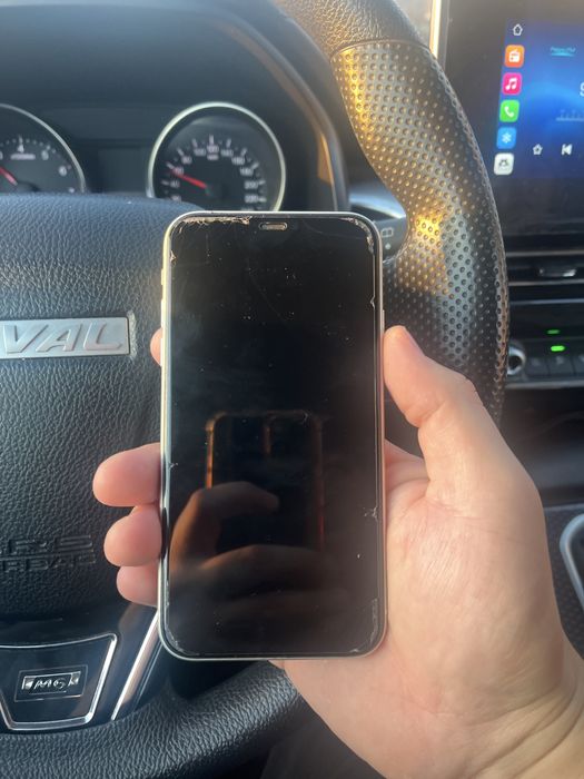 Айфон 11 белый в хорошем состоянии