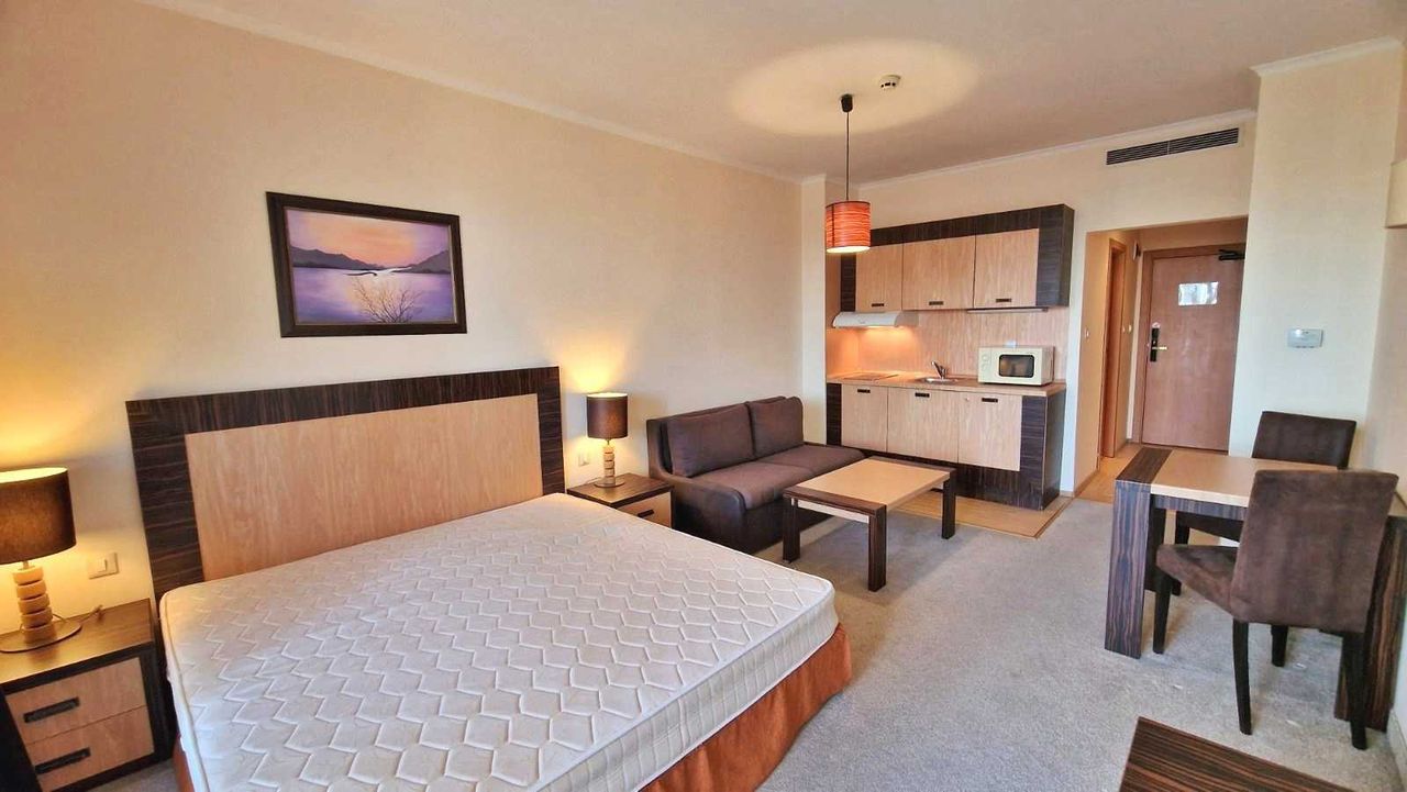 Продава се Едностаен апартамент в к.к. Слънчев бряг - 51 кв.м за 942 €/кв.м - Снимка #1