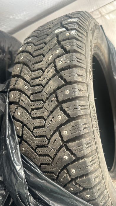 Продам 4 зимние шины с шипами 185/65 R15