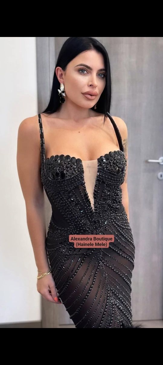 Rochie de seara cu pene si cristale