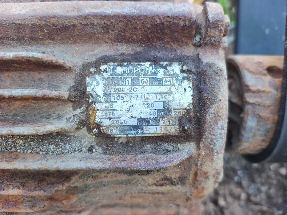 Продавам монофазен циркуляр тип люлка