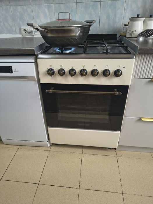 Продам газ плиту