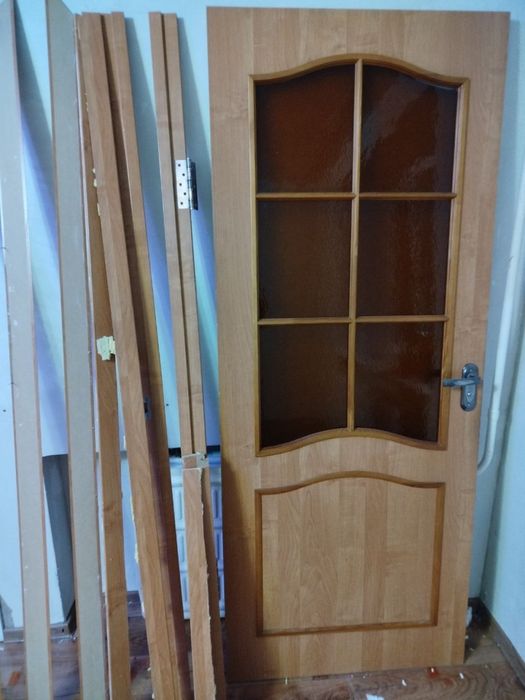 Межкомнатные двери продам почти даром.