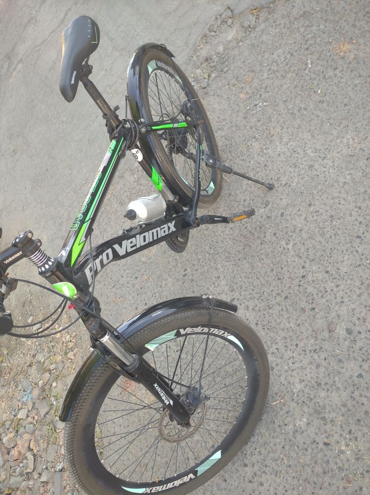 Deyarli yangi velosiped qirilmagan