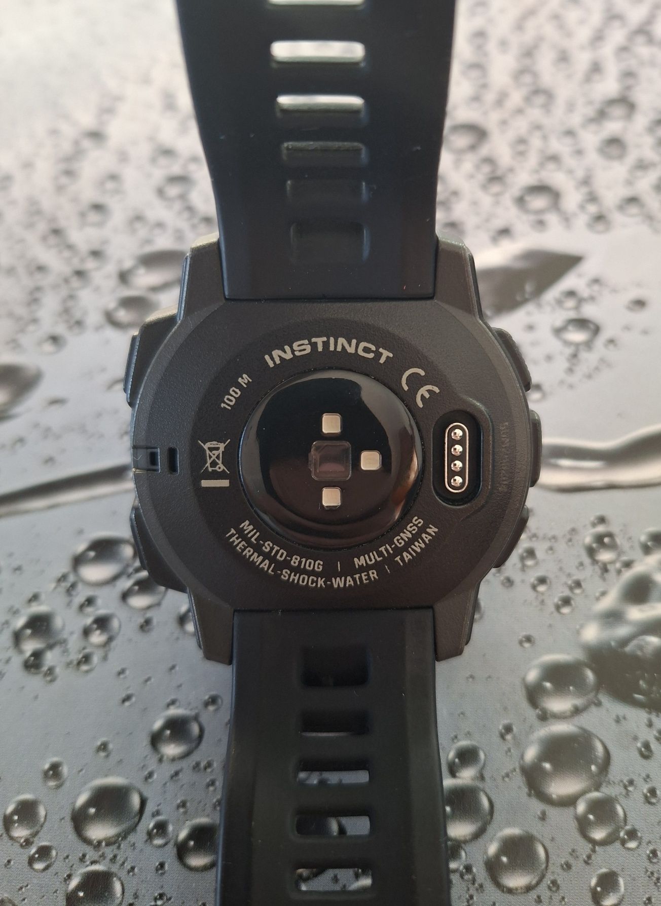 Garmin Instinct *