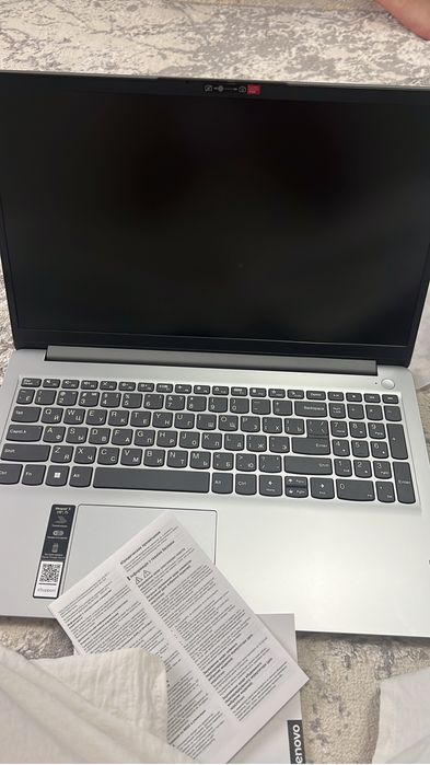 Ноутбук LENOVO с гарантией на год