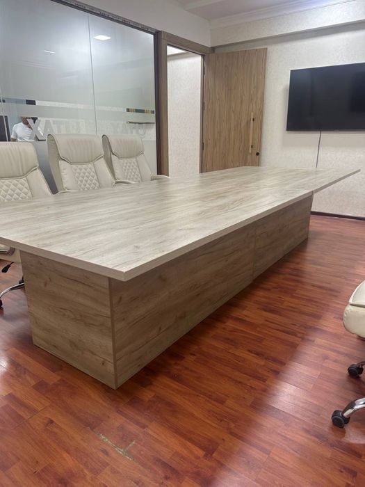 Стол для переговоров