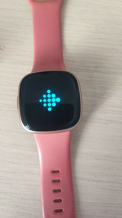 Fitbit Versa 4 pink