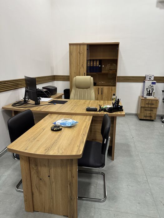 Продается офисная мебель с техникой почти новая