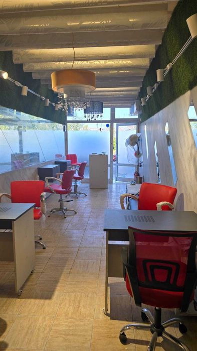 Дава под наем част от дейставщ и разработен салон за красота