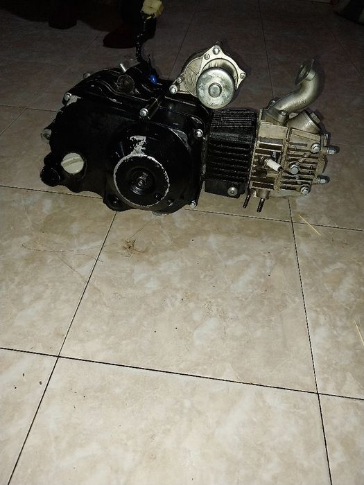 Vând motor 125cc