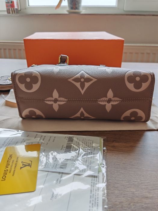 Geantă Louis Vuitton OnTheGo PM