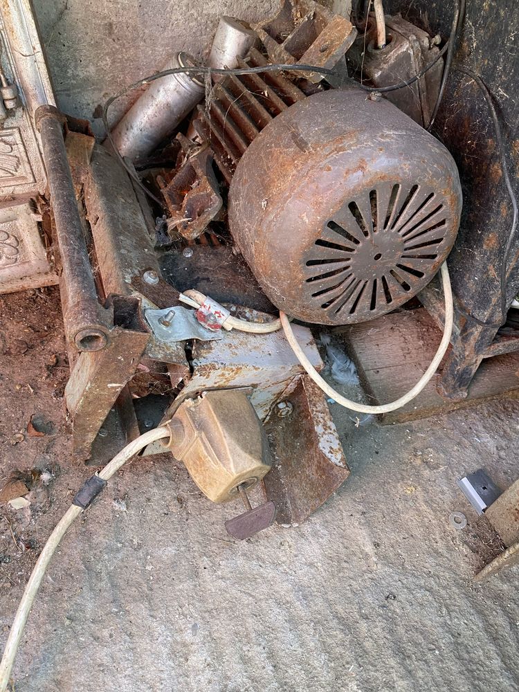 Abrig pentru lemne si 2 motoare electrice