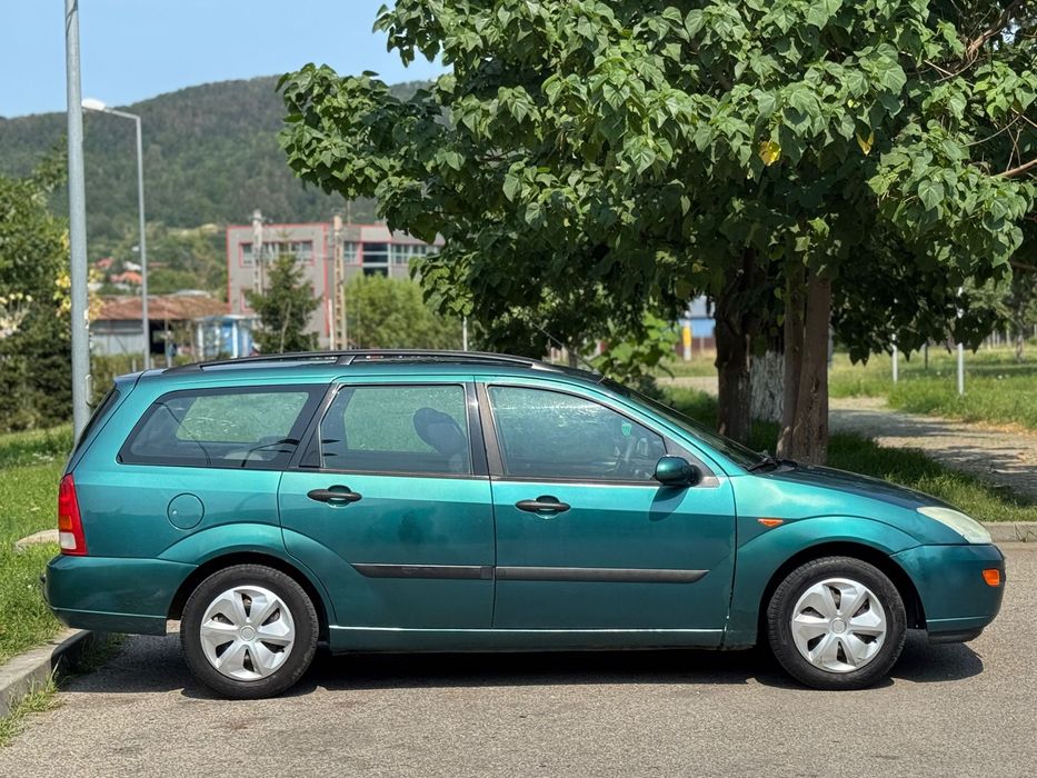 Ford Focus Break 1.6i - 799€ -