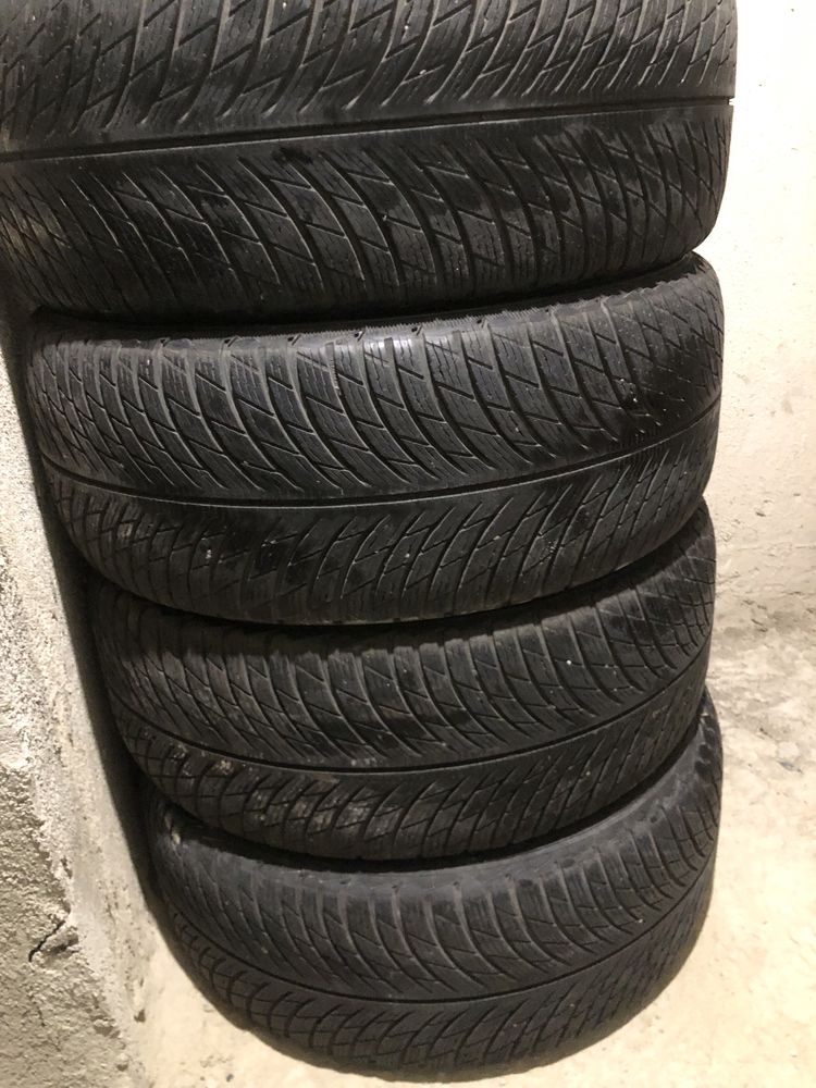 Зимни гуми Michelin 235/45 R18 DOT 2619