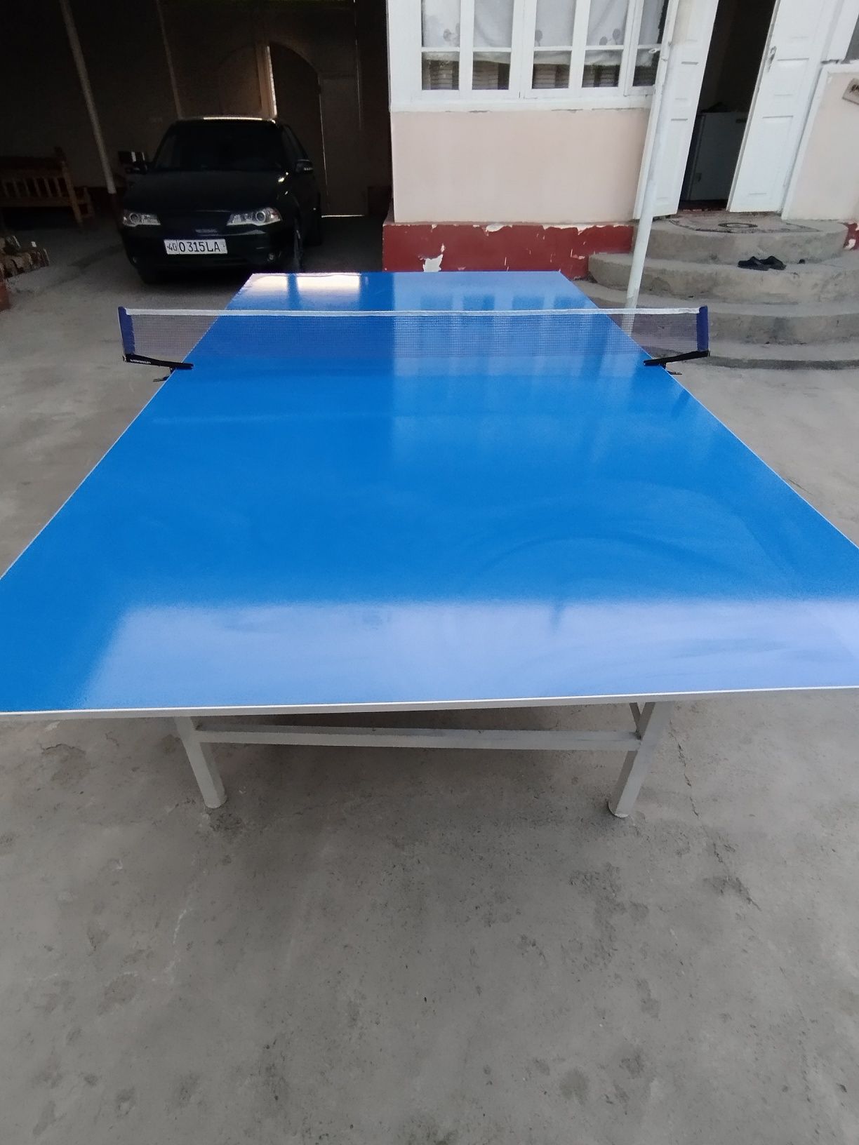 Stol tennisi sotiladi raketkalari bilan