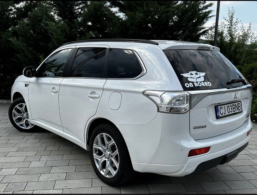 Mitsubishi Outlander Instyle+ Plug-In Hybrid