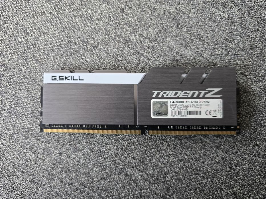 G.Skill DDR4 8GB 3600MHz RAM Desktop – Folosit, Stare Excelentă