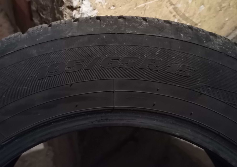 Продавам 2 броя зимни гуми 195.65.15 на 1 сезон дот 2019 Toyo
