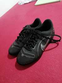 Ghete de fotbal nike