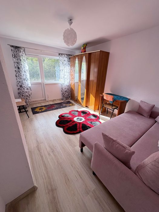 Vand Garsoniera, etajul 1 cu Balcon , Uricani