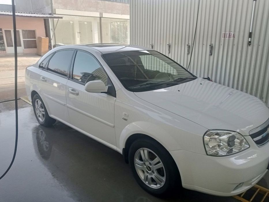 Лачетти сотилади