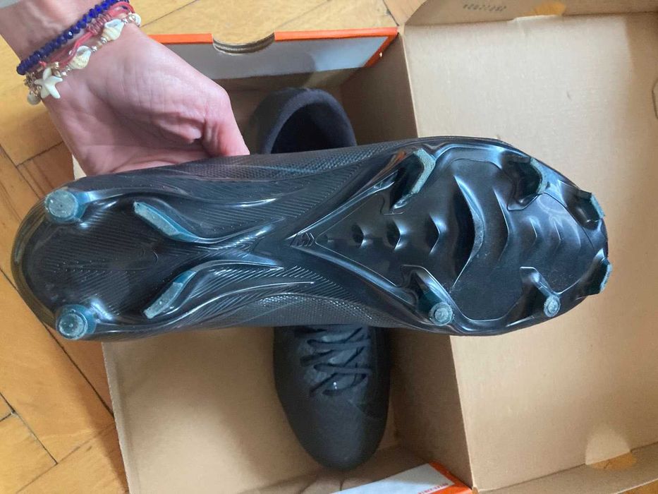 Футболни бутонки Nike размер 47 нови