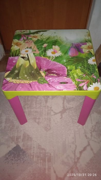 Стол детский. До 7 лет.