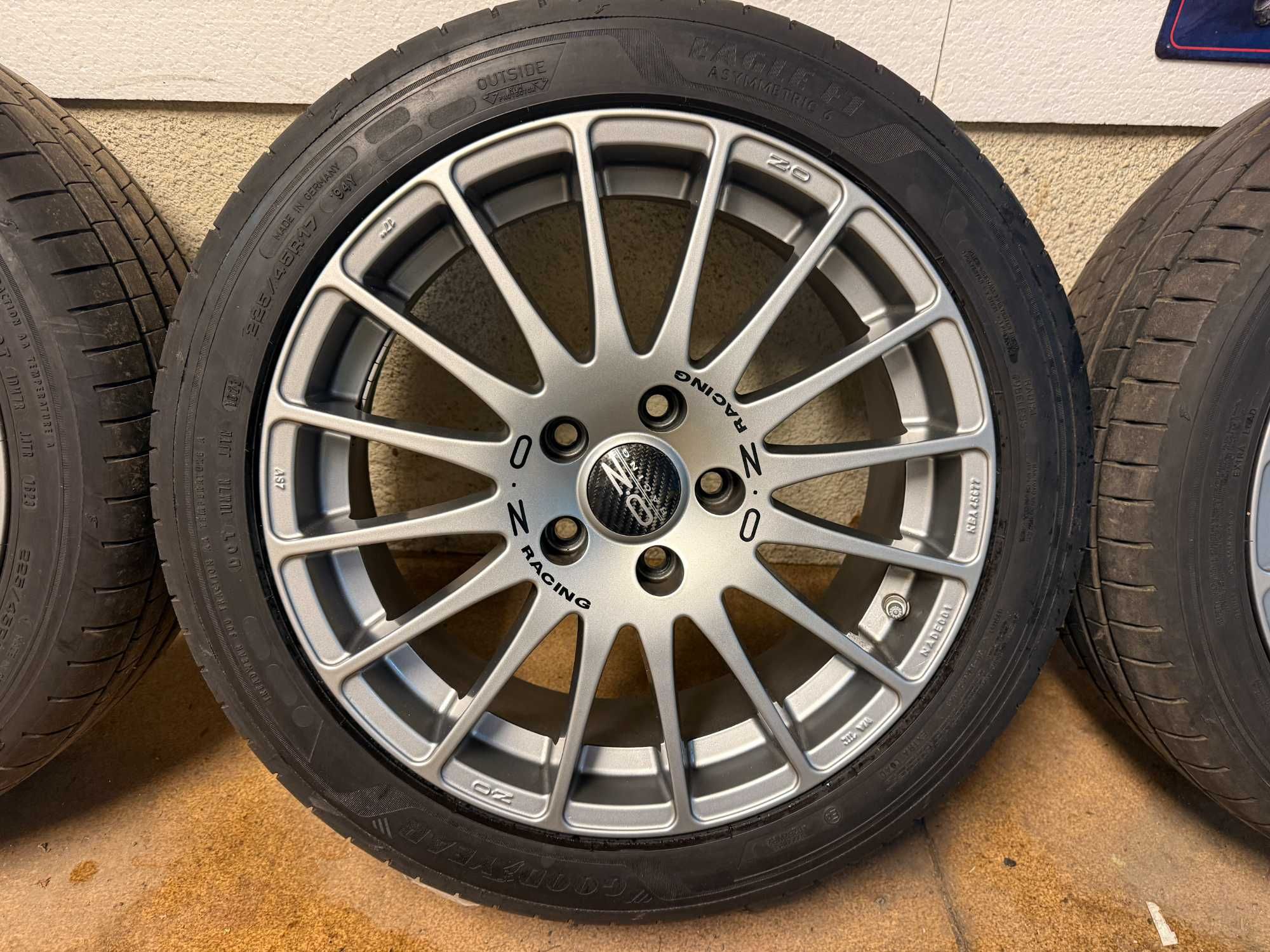 Джанти с гуми OZ Supertursmo GT 17'' 114,3 7J, ET40, GoodYearF1 ASY6,