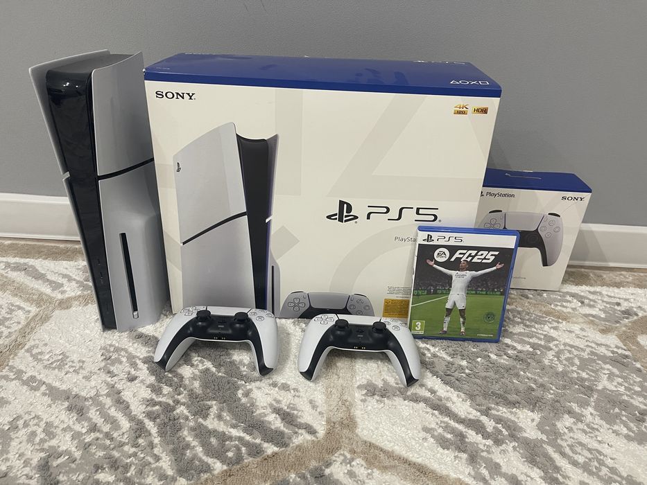 PlayStation 5 в идеале + 2 джойстика + FIFA 25 + новая коробка .