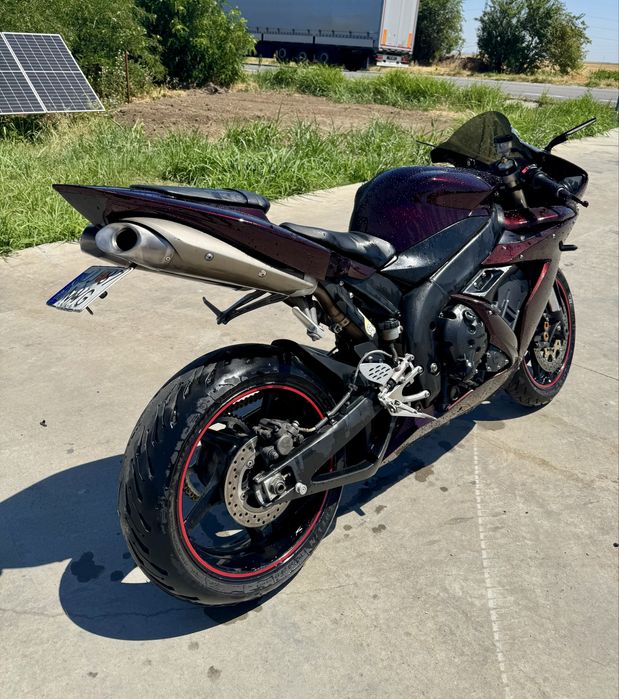 Yamaha R1 model rn12 180 cai