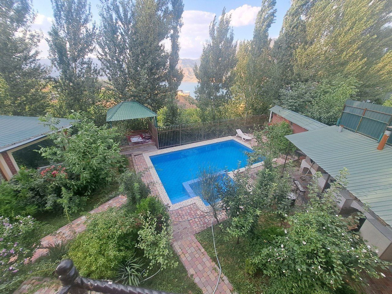 Дача зимный летный бассейн