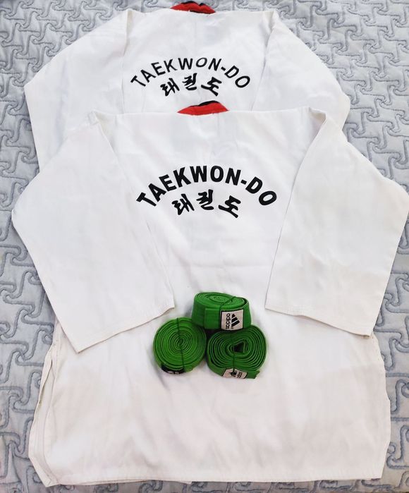 Продаётся вверх от формы для занятия тхэквондо+3 пояса.размер 44.