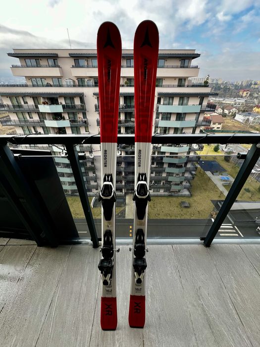 Schiuri Atomic Redster XR de 3 ani vechime, 162 cm
